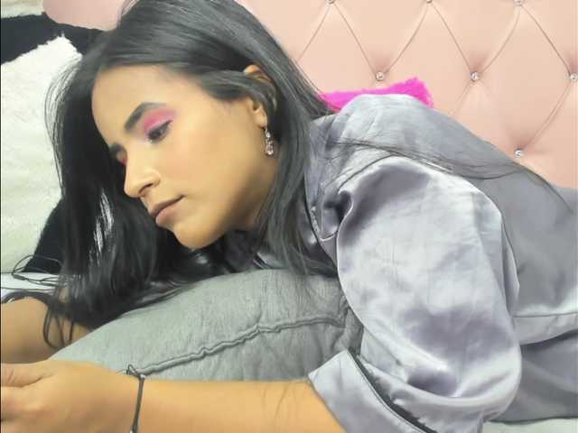 Sändningsbilder adarah-smith