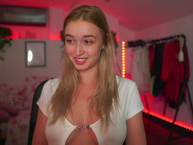 Foton AlexisTexas18 Hi! I am Alexis 19 yrs old teen, with perfect ass, nice tits and very hot sexy dance moves! Lets have fun with me! Water on my white T-shirt at goal!