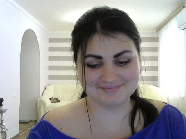 Foton AlinaVesko I am non nude =)I DO NOT MAKE SHOWS IN MY ROOM IS CHAT ONLY