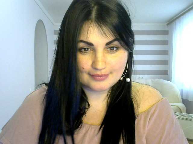 Foton AlinaVesko I am non nude =)I DO NOT MAKE SHOWS IN MY ROOM IS CHAT ONLY
