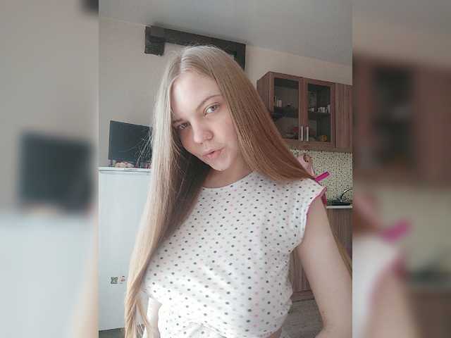 Foton alisekss8 Hello boys!) Im Alice, Im 24 age. Subscribe to me and put a heart!) Subscription for tokens!) I undress in private or in a group, not in public) Collecting tokens for a new camera!!)