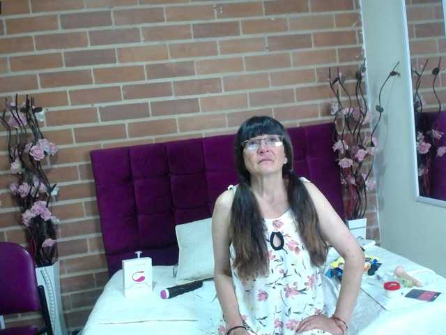 Foton amanda-mature I'm #mature a little hot, if you have fantasies about older women you can fulfill them with me #hairy #skinny #fingering