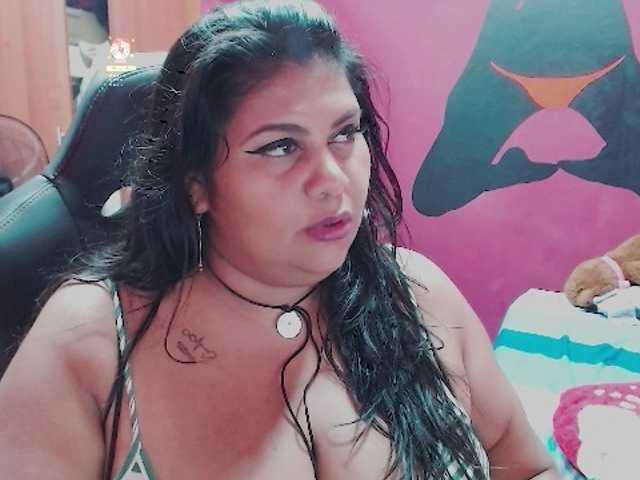 Foton andreeina25 #bbw #squirt #latina #bigboobs #bigass Hi guys, welcome to my room,