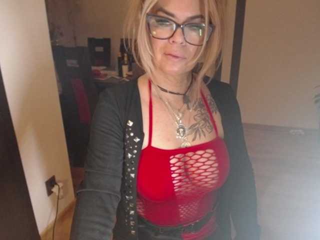 Foton ArianeSexy Hello! Sexy milf here. TIP ME FOR FOLLOW.