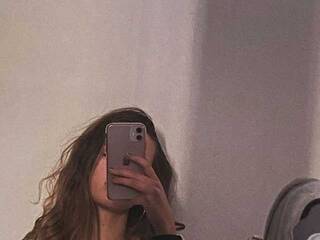 Erotisk videochatt AriellaFerr00