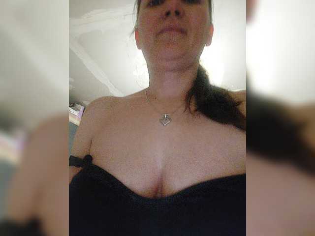 Foton Bellashow Breasts....70 tokensPussy....150 tokensInserted dildo in pussy.....400 tokensFully undressed..... 200 tokensHi guys a little help if you like me so i can finish renovating my house .....5000 tokens Thanks i kiss you