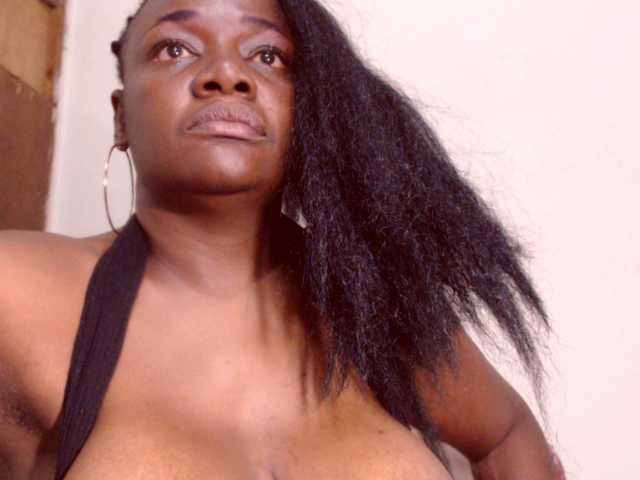 Sändningsbilder BigBustyBlack