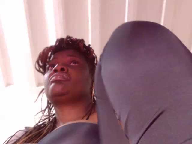 Sändningsbilder BigBustyBlack