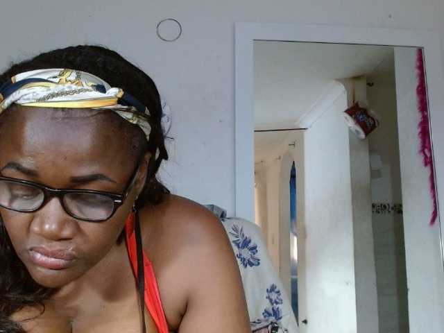 Sändningsbilder BigBustyBlack