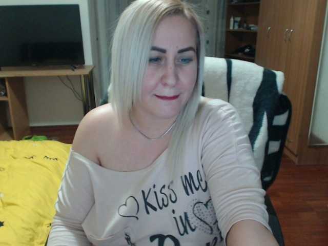 Foton BlondeElla 1000 tokens who want me and love me