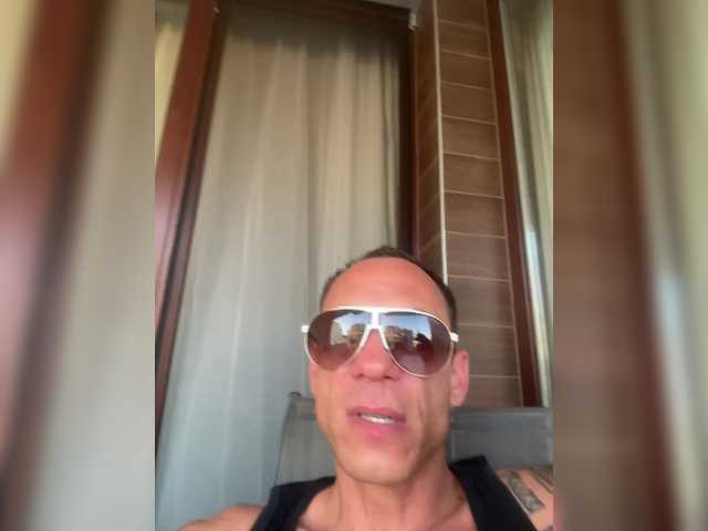 Sändningsbilder Casual_couple_in_love