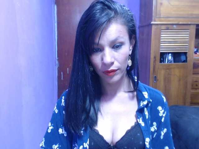 Foton carolinerebel Hello welcome to my room. This Latin wants to play with you