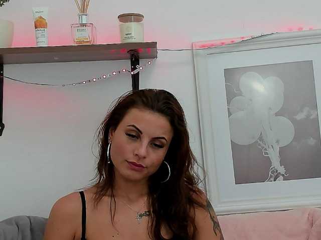 Foton cassidyklein0 welcome to my room guys xx im #new here and so #playful and #horny haha who wanna #cum with me?