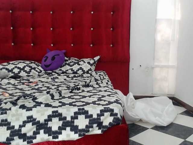 Foton ColenHalsye Hi guys !!! welcome to my room , come on enjoy with me kisses mua mua