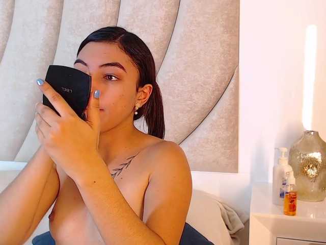Foton CrisGarcia- hey I'm Cris! ❤ 122 tk instant naked and playful ✔ my vibe toy is ON and ready for HIGH VIBES ⚡ first goal of the day: naked twerking @sofar @total