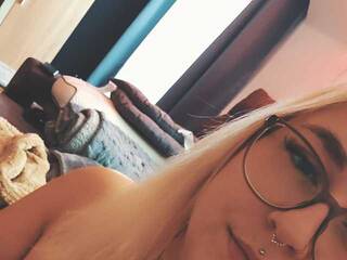Erotisk videochatt Curvymelli97