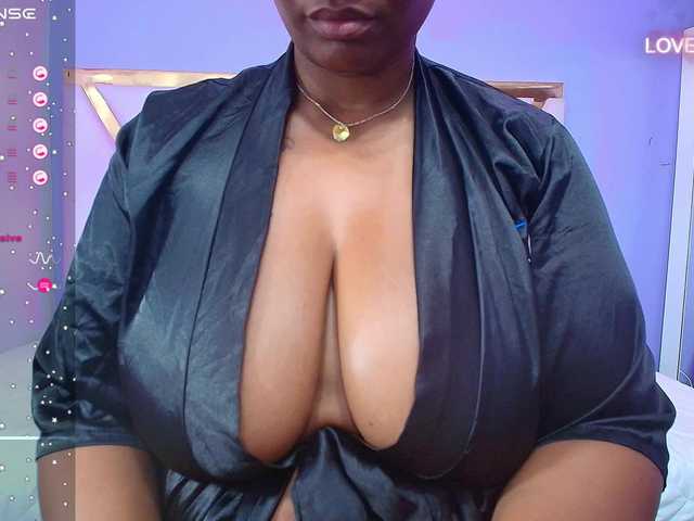 Sändningsbilder curvymommyy