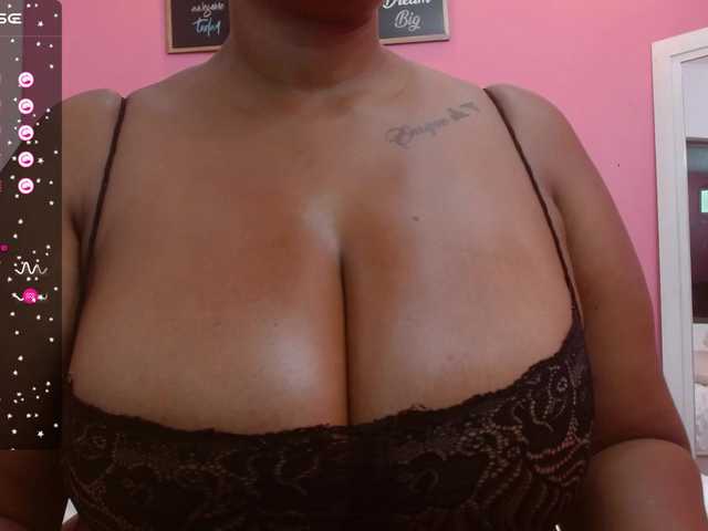 Sändningsbilder curvymommyy