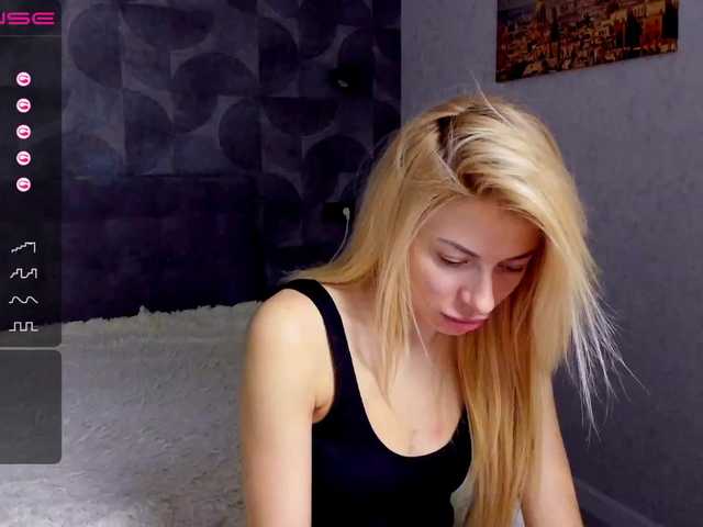 Foton cuteblond122 Hi. I'm new here and I need fun and your attention and coins) I'm here for you)