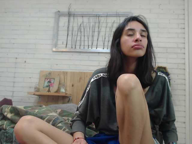 Foton Roxana_ let's have fun, I'll do a , come on guys 5 spankings on the ass , help do it babyy