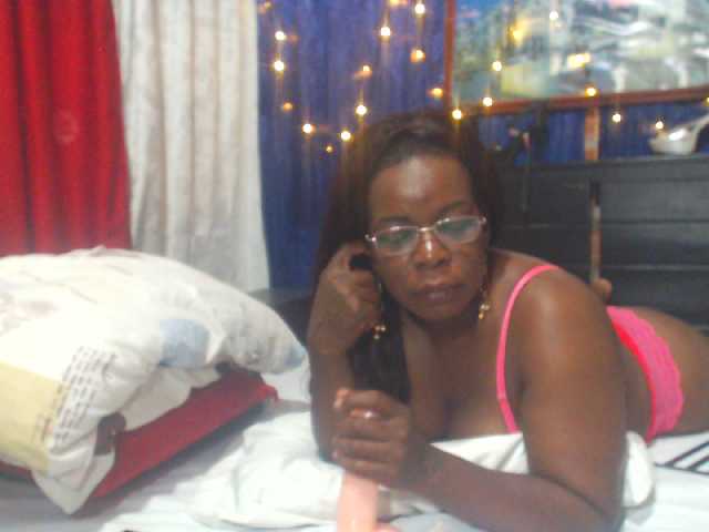 Sändningsbilder EBONYBLACKa