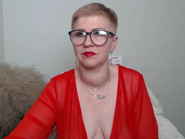 Foton ElenaQweenn hello guys! i am new here, support my first day!11 if you like me,20 c2c,25 spank my ass,45 flash tits,66 flash pussy,100 get naked,150 pussyplay,250 toyplay!
