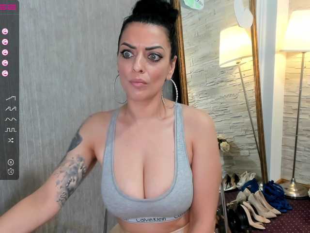 Foton ElisaBaxter Hot MILF!!Ready for some fun ? @lush ! ! Make me WET with your TIPS !#brunette #milf #bigtits #bigass #squirt #cumshow #mommy @lovense #mommy #teen #greeneyes #DP #mom