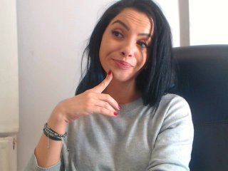 Foton ElisabethDiaz Hello guys welcome in my room , the lush is in a special place ;) . if u like me tip 10 tk , if u kiss me tip 20 , if u want to see me neked tip 250 tk :*:*