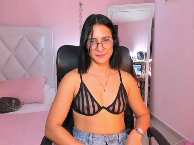 Foton EMIILYJAMESS roll dice for hot prizes / make me vibe♥ #fit #bigass #squirt #anal #muscle #feet #company #lovense #fumadoras #Weed #drink #latina #pelinegras #tetasnormales