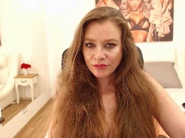 Foton ErikaSimpson flash tits100,flash pussy 150,flash ass 150,play whit pussy 300,all naked 500,play all naked 800 open cam 50tkn.