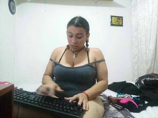 Foton Fasttmilkx Welcome to my room make me come rich lovence more tokens more vibration