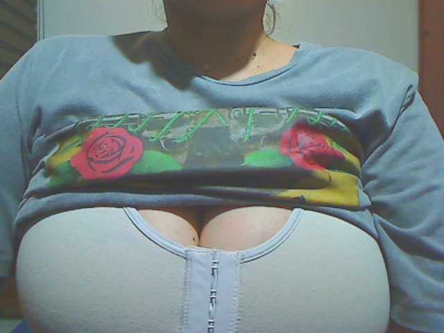 Foton GIOVANNA-SEX Welcome To my Room Guys...If u love me 1.000tks...or If you want to give me a day off 10.000tks...Open your cam ? 30tks...Squirt 500tks...