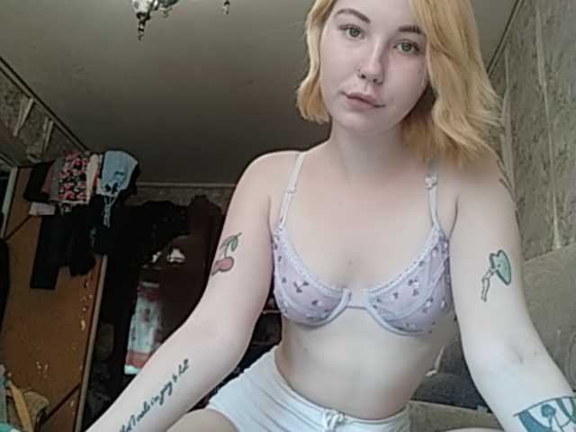 Foton daddygirlmeow 600 free show, 200 naked, 40 tits, pussy 80, ass 60