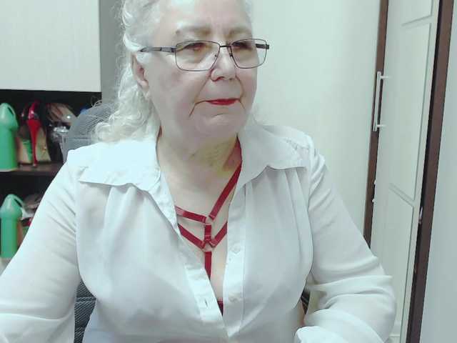 Foton GrannyWants all shows in clothes only for tokens.. undress only in private