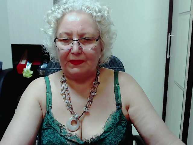 Foton GrannyWants all shows in clothes only for tokens.. undress only in private