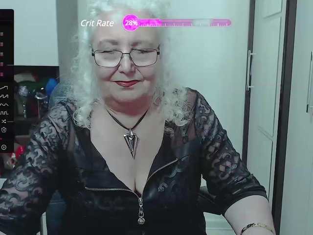 Foton GrannyWants all shows in clothes only for tokens.. undress only in private