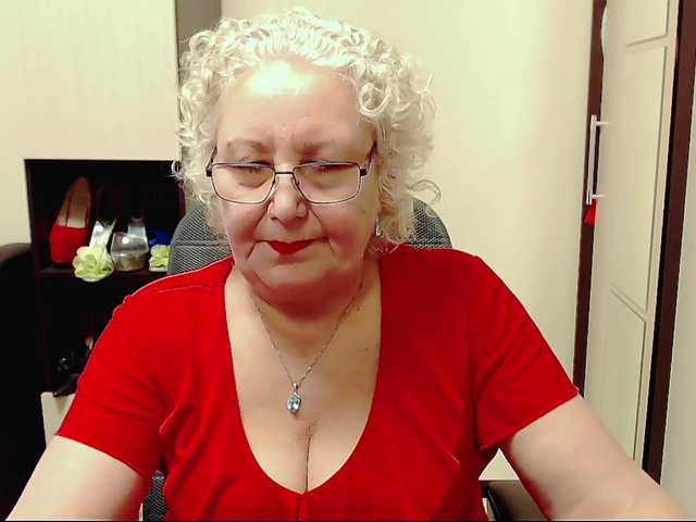 Foton GrannyWants all shows in clothes only for tokens.. undress only in private