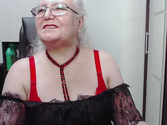 Foton GrannyWants all shows in clothes only for tokens.. undress only in private