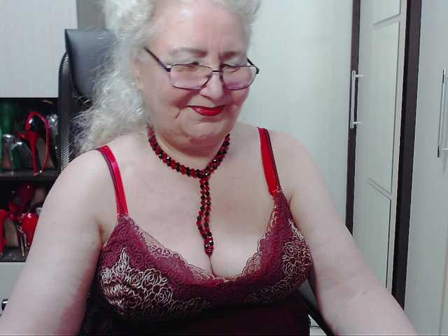 Foton GrannyWants all shows in clothes only for tokens.. undress only in private