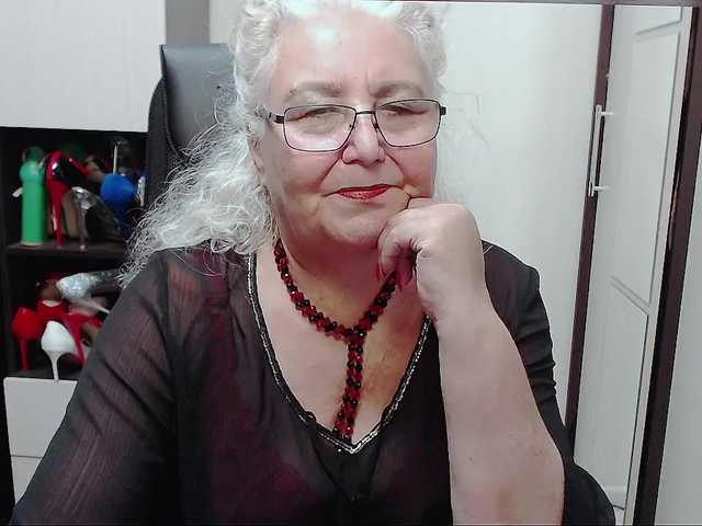 Foton GrannyWants all shows in clothes only for tokens.. undress only in private