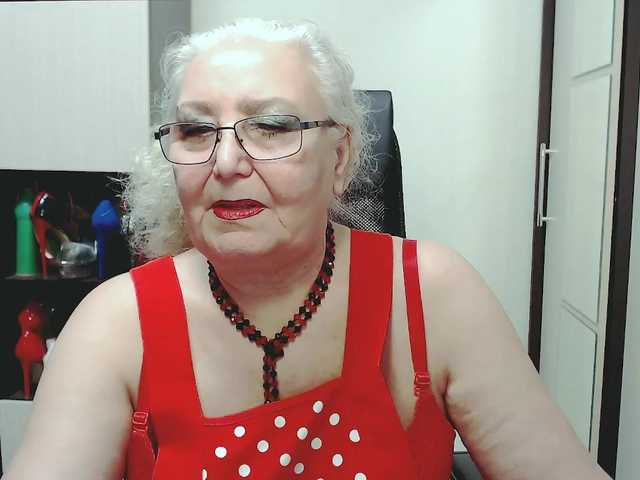 Foton GrannyWants all shows in clothes only for tokens.. undress only in private