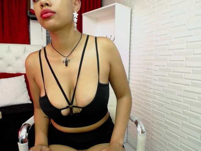 Sändningsbilder Hellie-moore