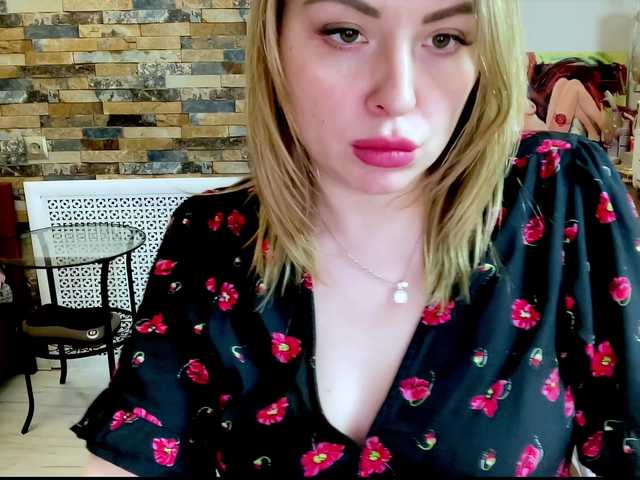 Sändningsbilder HollyDoll