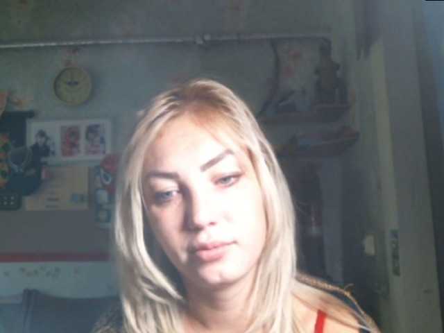 Foton HotCarmin Hi guys, i love to play love to dance... if you like slim blond .I do a show , 5 min for 500 tokens