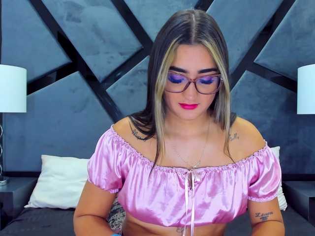 Foton JasmineRobert Hey guys join to my show, tease, Twerk ... I wet my pussy a lot. I want you to make me explode from heat with vibrations! .