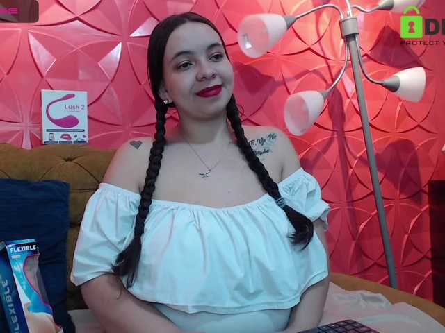 Foton JennaClancy Welcome to my pleasure room, I hope that today we can make a great explosion of cum together.!!!!
