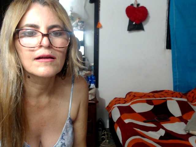 Foton JuanitaWouti Hello, how are you today, I'm very hot and I want to please you if you want to see me naked 40 tokes my tits 25 tokes my open pussy 50 tokes and finger masturbation or toy 70 tokes you want to see my ass and fuck it 70 tokes see camera 10 tokes show