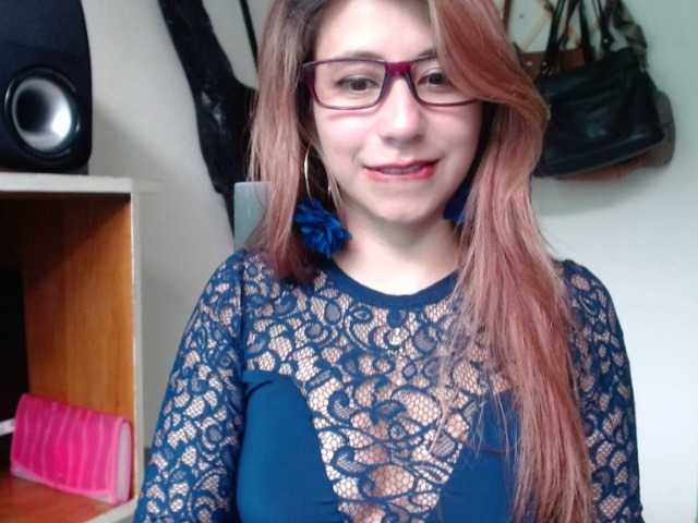 Foton kateen18 Hi guys, I'm the new girl here, I'm a little shy, can you help me warm up? my lovense is on I would like to squirt here #squirt #lovense #sexy #young #teen #glasses #bigass #wet #sowet #sweet