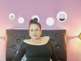 Erotisk videochatt KathiaHunt