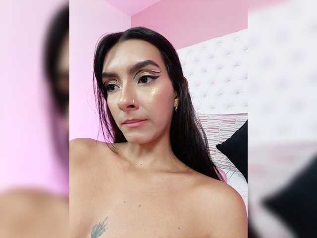 Foton KelsyMoore Tell me your wildest thoughts and let´s have fun together playing with this hot colombian body . FULL NAKED + BLOWJOB AT @remain
